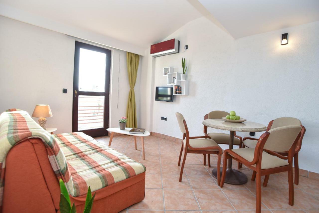 Guest House Jedro Petrovac Exterior foto