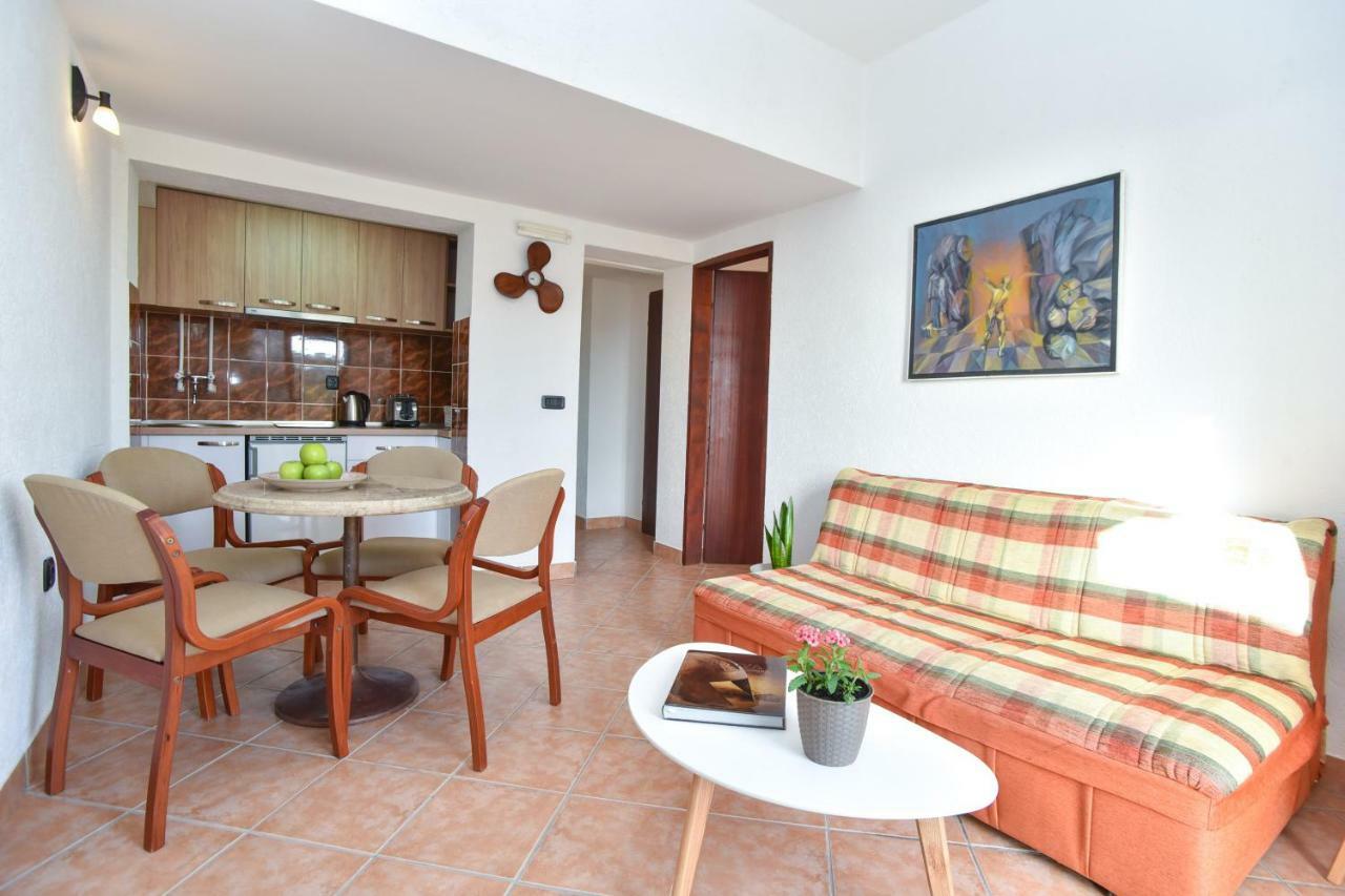 Guest House Jedro Petrovac Exterior foto